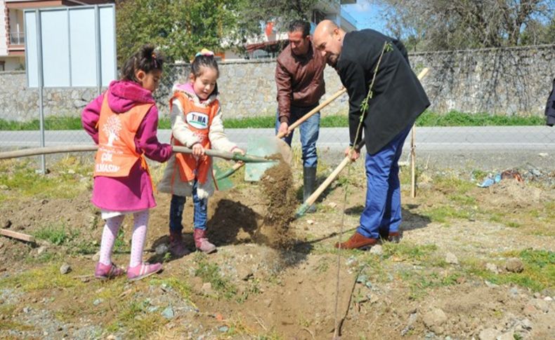 Seferihisarlı çocuklardan Özgürlük Ormanı