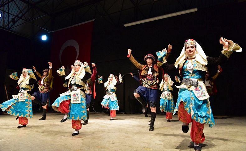 Kursiyerlerden muhteşem sahne performansı