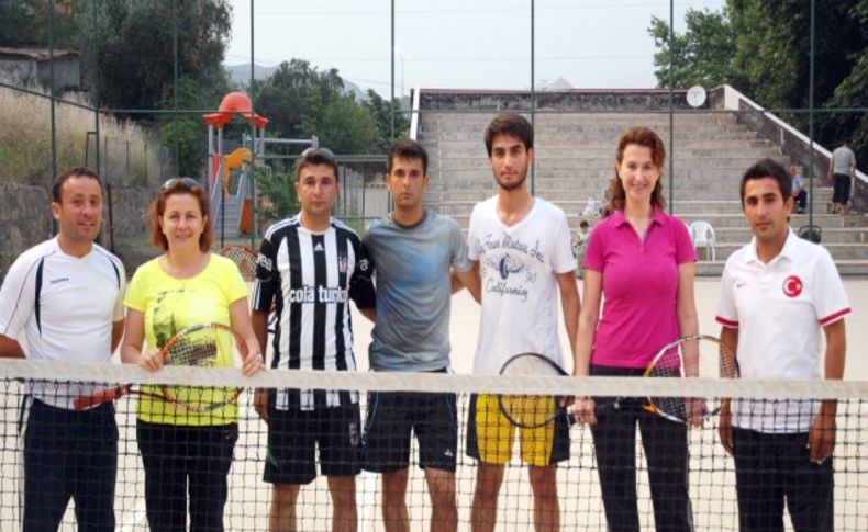 Kurtuluş Tenis Turnuvası Yapıldı