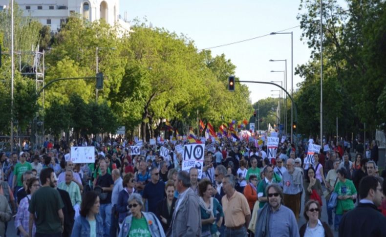 Madrid’de binlerce kişi Troyka’yı protesto etti