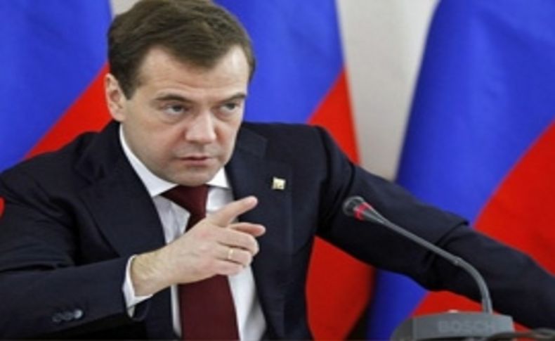 Medvedev ilk kez Esad'ı hedefe aldı