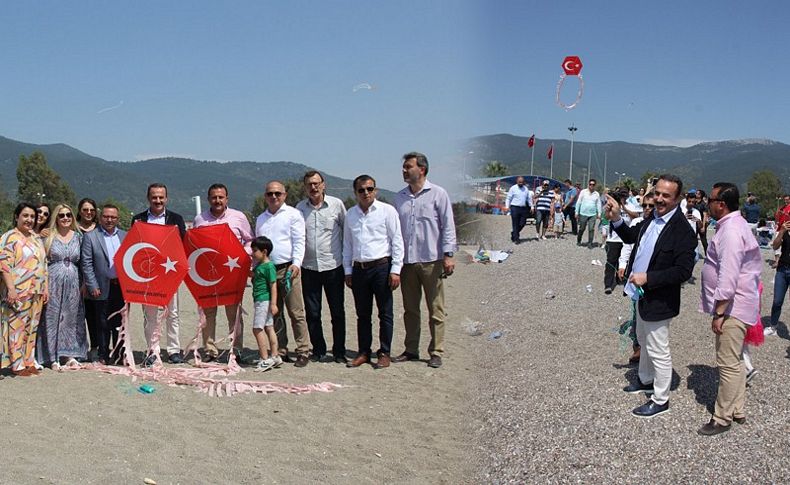 Menderes'te gökyüzü ay-yıldıza büründü