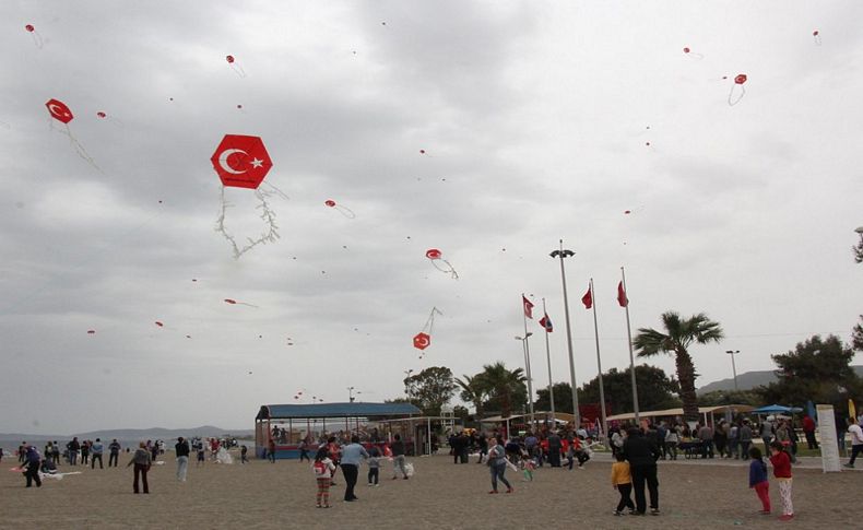 Menderes'te kırmızı-beyaz şenlik