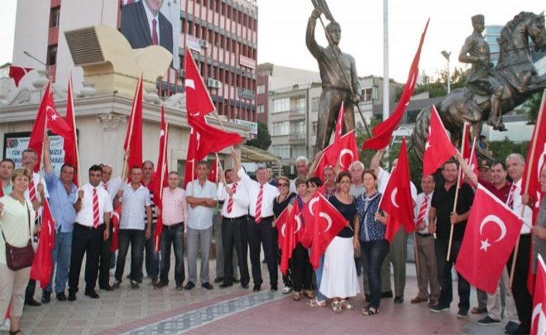 Menemen’de binler demokrasi mitinginde buluştu