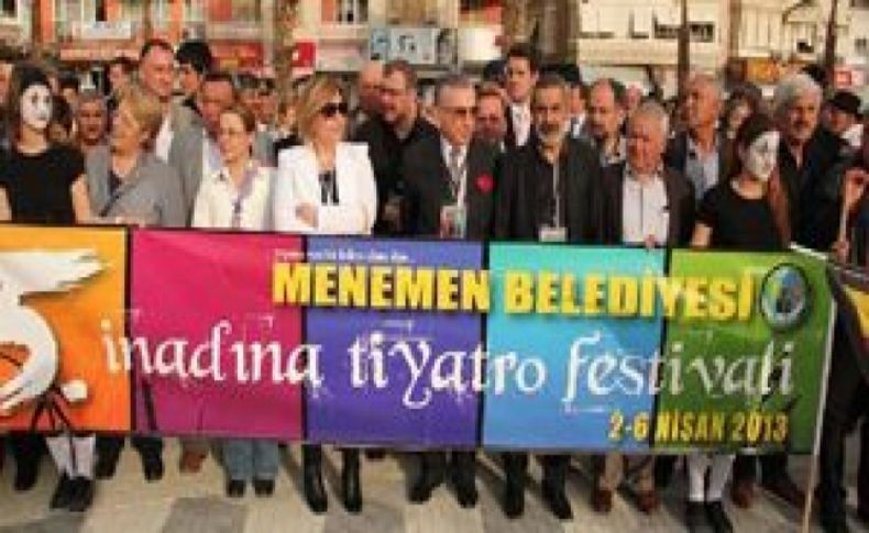 Menemen 'İnadına tiyatro' diyecek