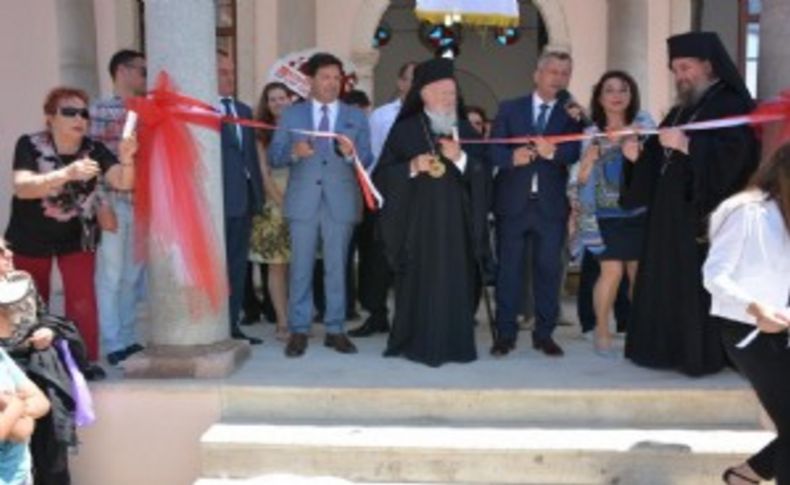 Menemen’de Ezan sesi eşliğinde Kilise açıldı