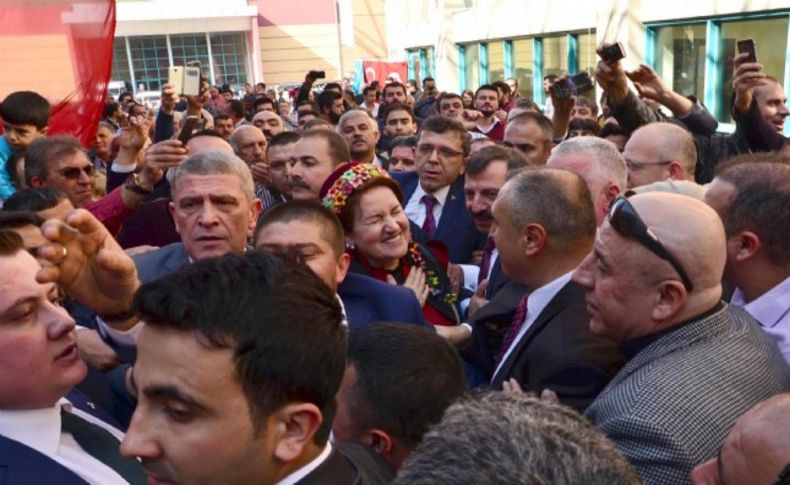 Meral Akşener'e Denizli'de coşkulu karşılama