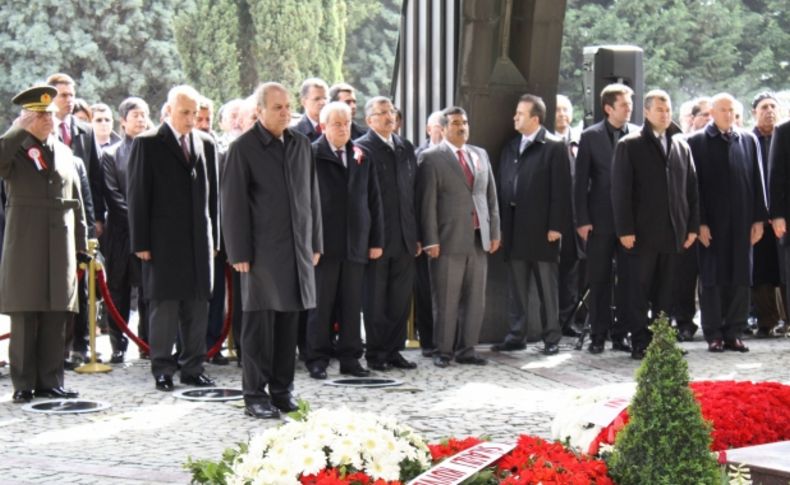 Merhum Cumhurbaşkanı Turgut Özal kabri başında anıldı