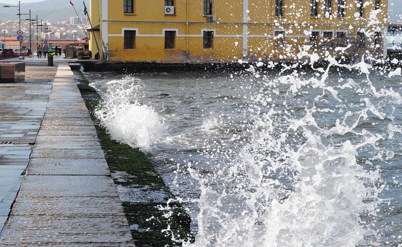 Meteroloji'den İzmir'de fırtına uyarısı