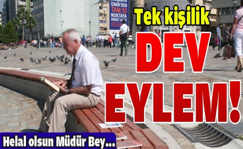 Meydanda tek başına