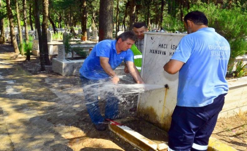 İzmir'deki mezarlıklara hırsızlar dadandı