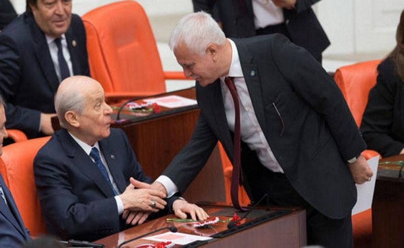 MHP sıralarında dikkat çeken an! Bahçeli ile Koray Aydın…