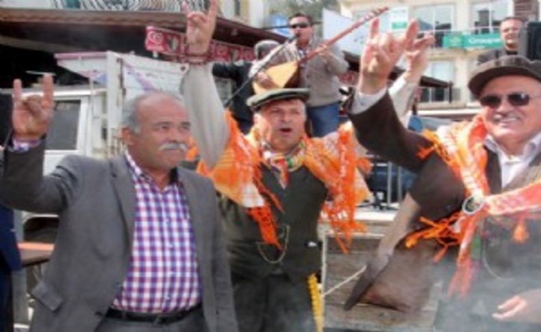 MHP'li aday adayı işaretleri karıştırınca!