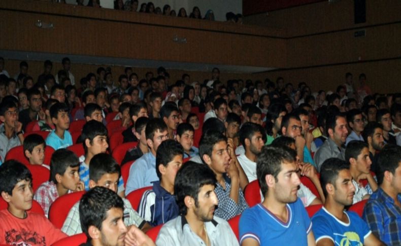 Midyat Gençlik Merkezi öğrencileri 'Vesile'yi izledi