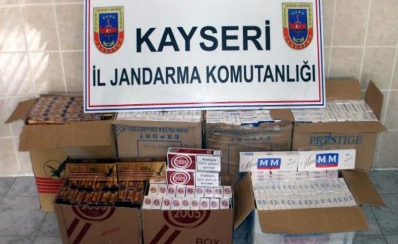 Minibüsten 14 Bin Paket Kaçak Sigara Çikti