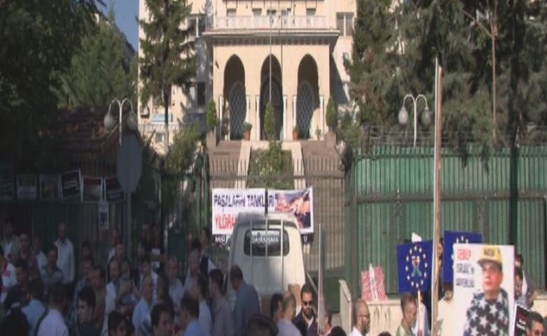 Mısır Büyükelçiliği önünde Mısır'daki darbe protesto edildi