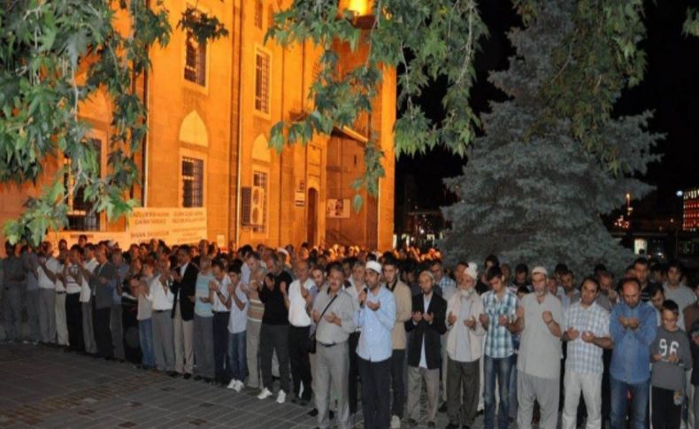 Mısır’da hayatını kaybedenler için cenaze namazı kıldılar