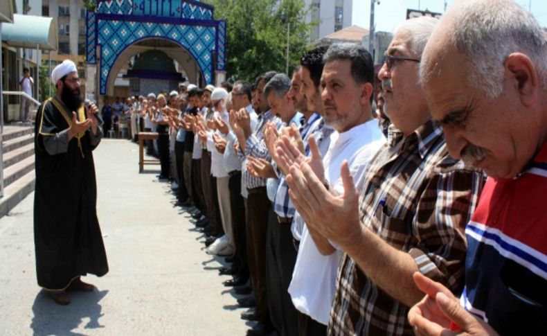 Mısır'da hayatını kaybedenler için gıyabi cenaze namazı kılındı