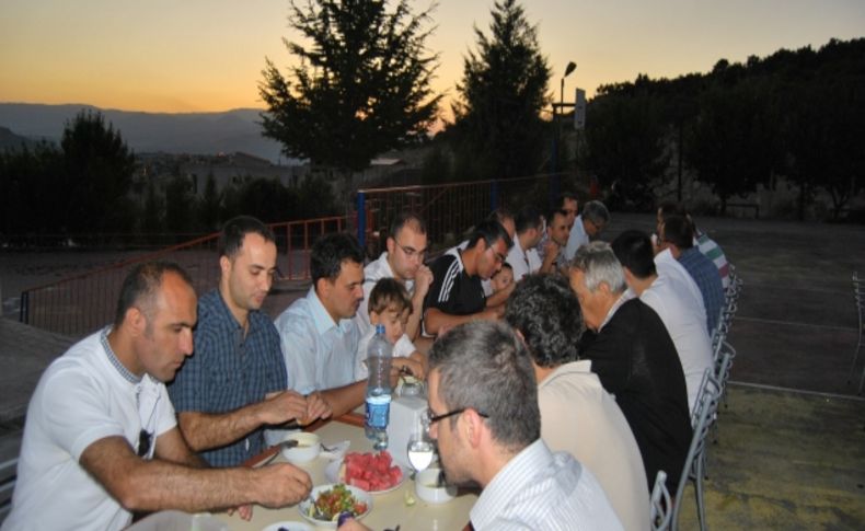 Mut Şifa Derneği, sağlık çalışanlarını iftarda buluşturdu