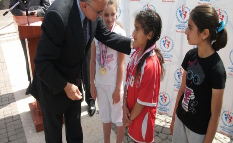 Mutafoğlu Koleji badmintonda Gaziantep birincisi oldu