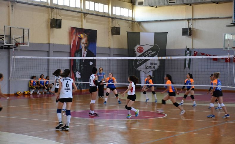 Narlıdere'nin voleybolcuları başarıya doymuyor