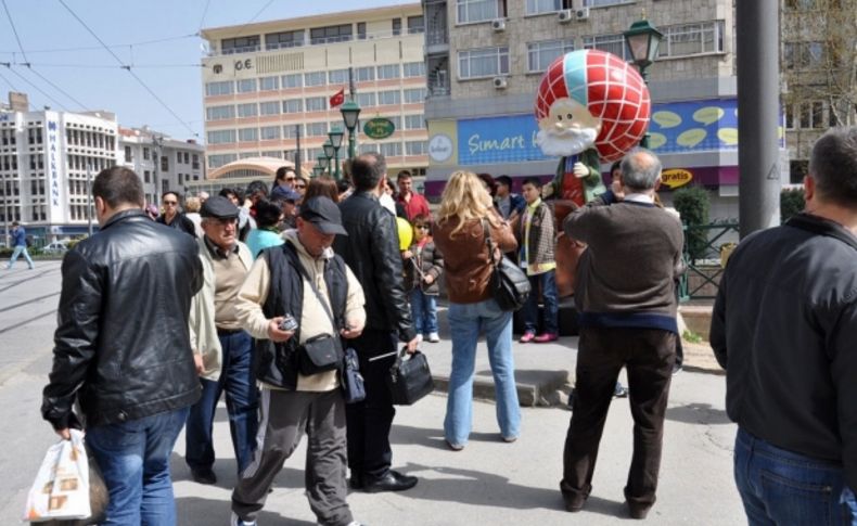 Nasrettin Hoca'nın 'doğuran kazan' heykeli ilgi odağı oldu