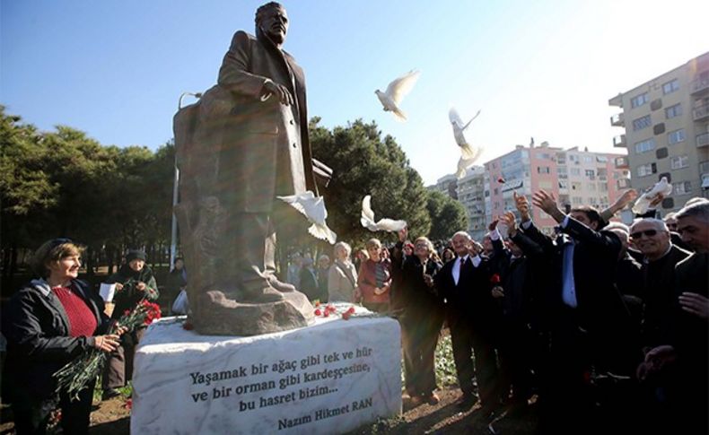 Nazım Hikmet Karşıyaka’da şiirlerle anıldı