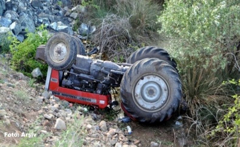 Ödemiş'te 2 ayrı traktör kazası: 1 ölü, 1 yaralı