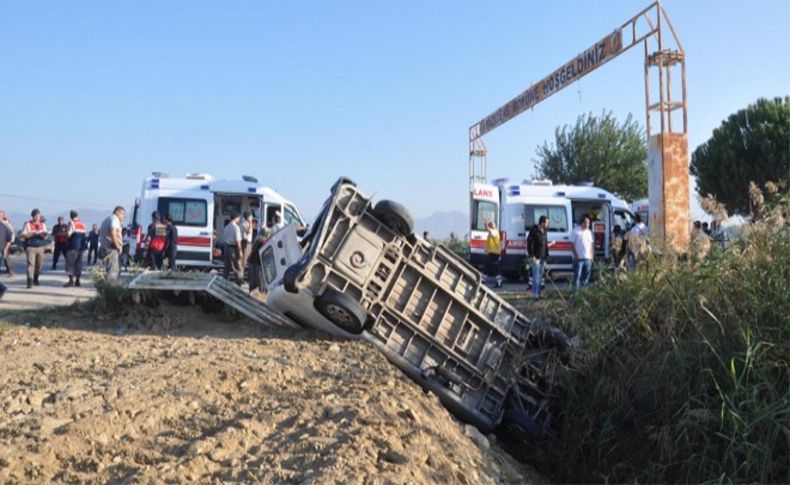 Öğrenci servisi otomobille çarpıştı: 10 yaralı