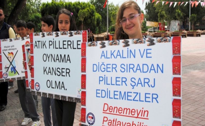 Öğrenciler, atık pilin çevreye verdiği zarara dikkat çekti