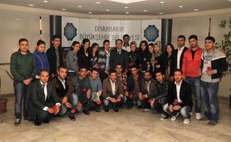 Öğrencilerden Baydemir'e anlamlı ziyaret