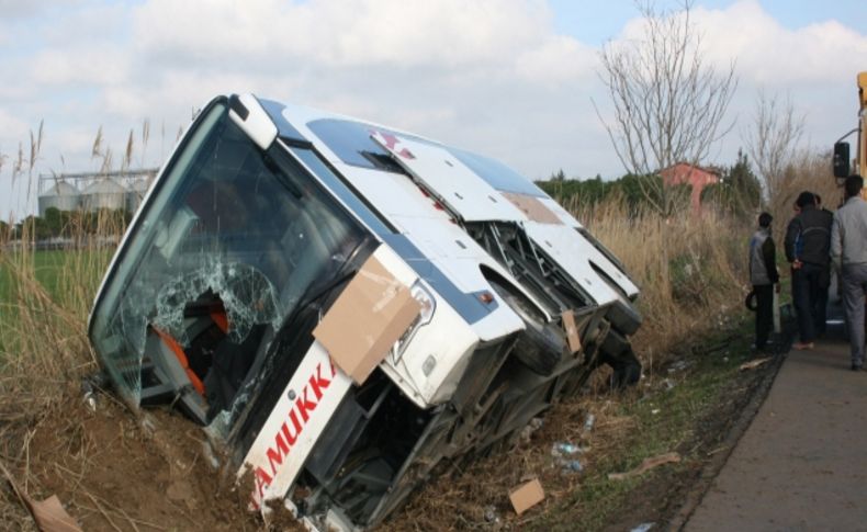 Öğrencileri taşıyan otobüs devrildi: 1 ölü, 44 yaralı