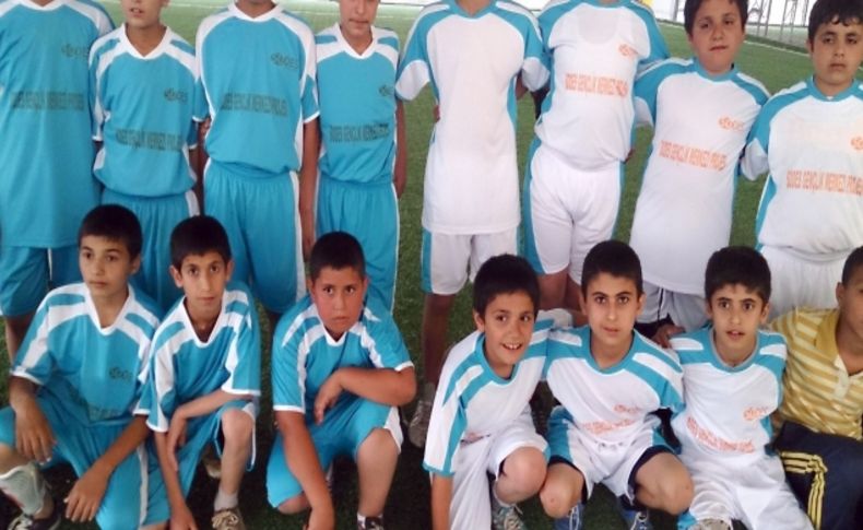 Okuma salonlarından futbol turnuvası