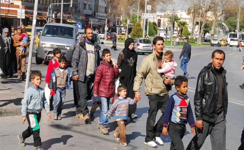 İzmir'de sığınmacılara organizatör markajı