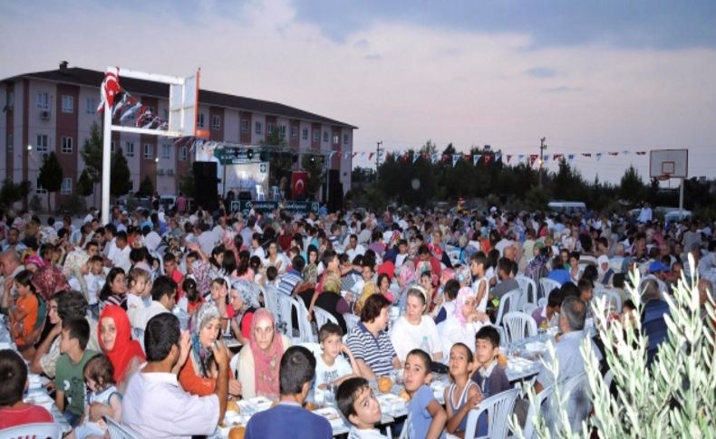 Osmaniye Belediyesi mahalle iftarlarının ilkini düzenledi