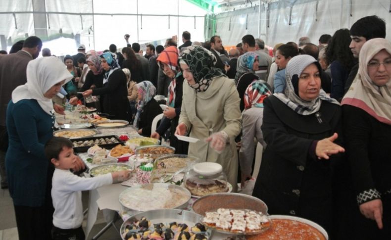 Osmaniye'de, Kur’an kursları yararına kermes açıldı