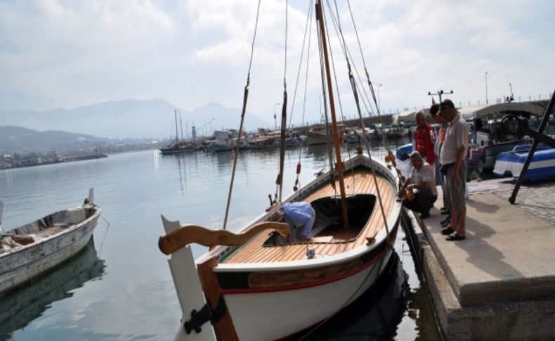 Osmanlı pazar kayığı denize indirildi