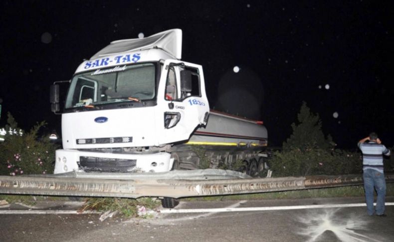 Otobanda zincirleme kaza: 1'i ağır 3 yaralı