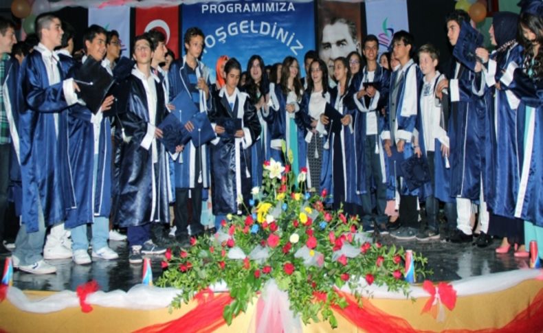 Özel Bakırçay 13. mezunlarını uğurladı