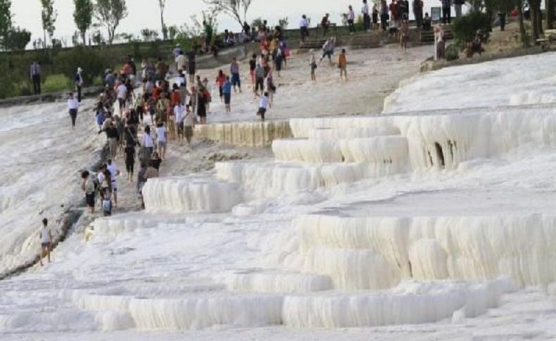 'pamukkale’Nin Geliri Denizli’De Kalmali'