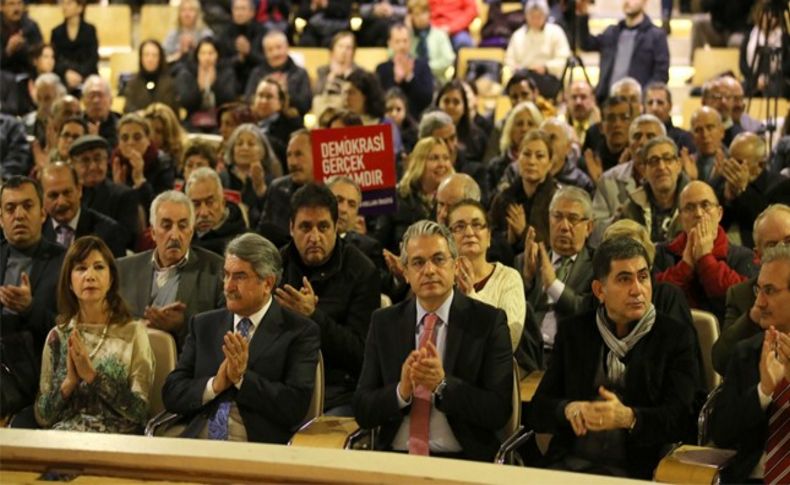 Karşıyaka'dan seslendiler: 'İnadına adalet, inadına demokrasi'