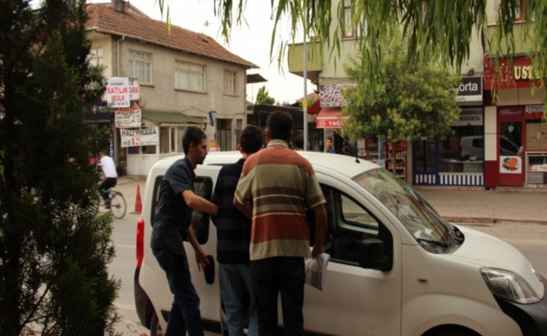 Polis kümeste uyuşturucu aradı