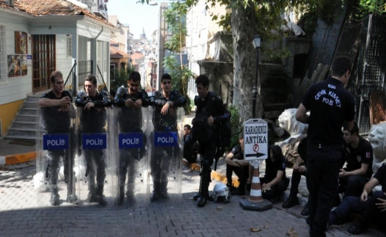 Polis, TGB binasında arama yapıyor