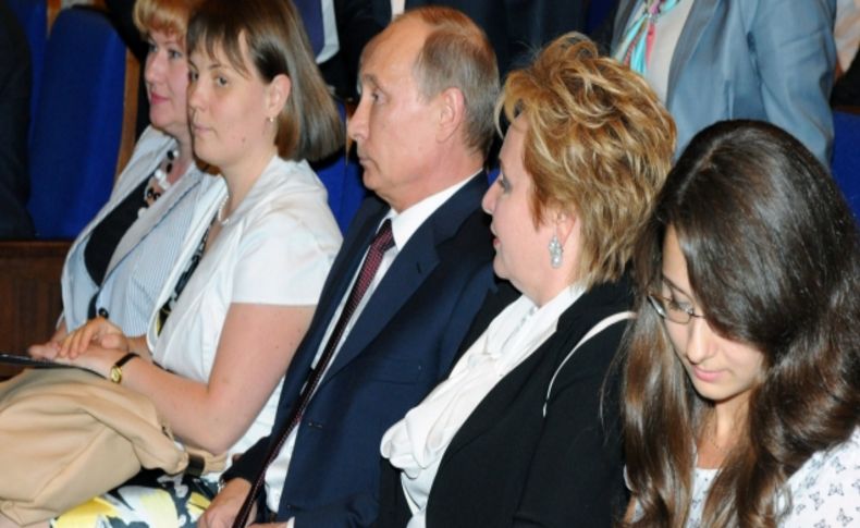 Putin ve eşi Lyudmila boşandıklarını açıkladı