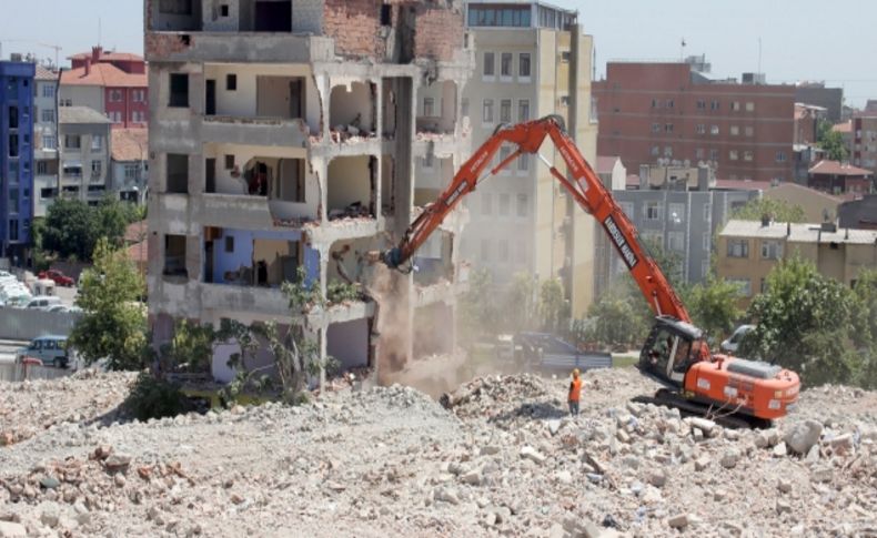 Risli binaların sonuncusu törenle yıkıldı