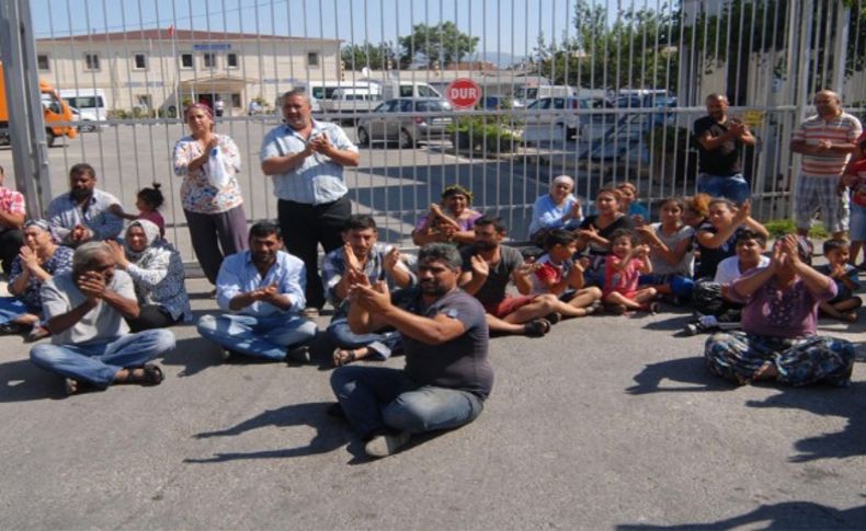 İzmir'de Romanlardan, çiçek sattırmayan zabıtaya protesto