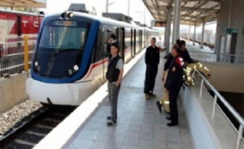 İzmir'de feci tren kazası