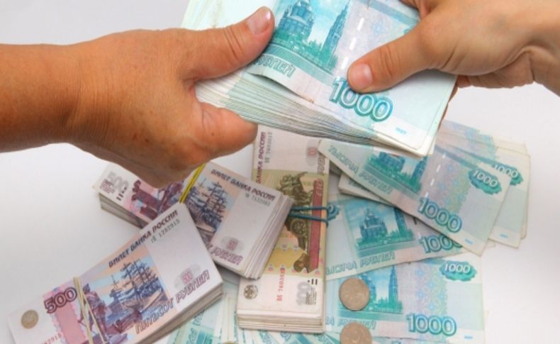 Rusya’da ruble zayıflıyor, hızlı devalüasyon endişesi yok