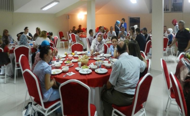 SAGİAD ihtiyaç sahipleriyle iftar yapıyor, ihtiyaçlarını gideriyor