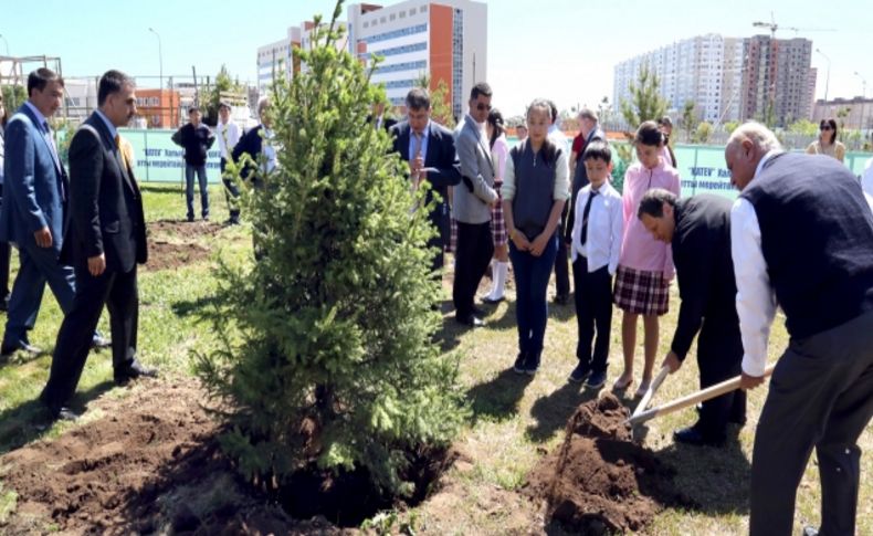 Sağlam, Kazak-Türk Liseleri'nin 20. yılı törenlerine katıldı